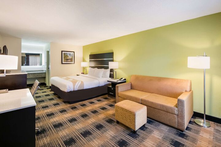 Room 10 of 30