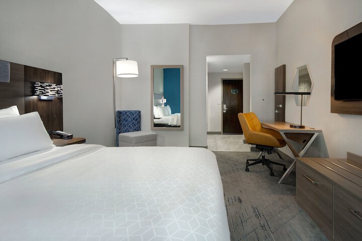 Room 34 of 53