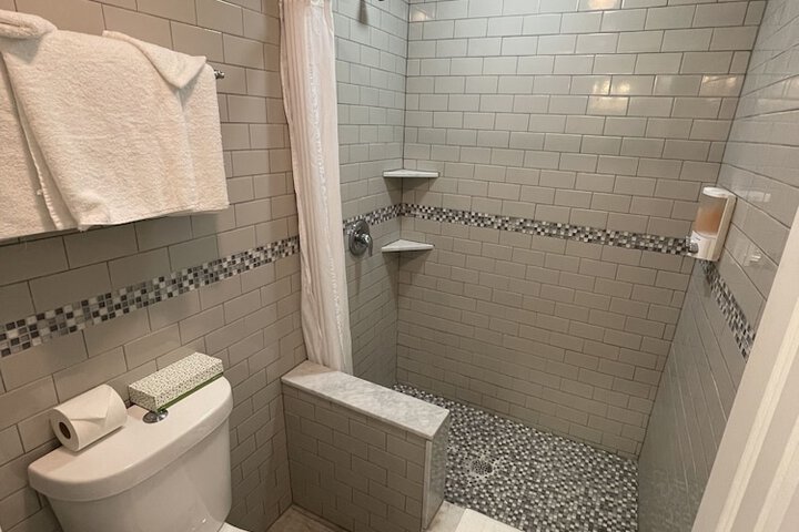 Room 25 of 43