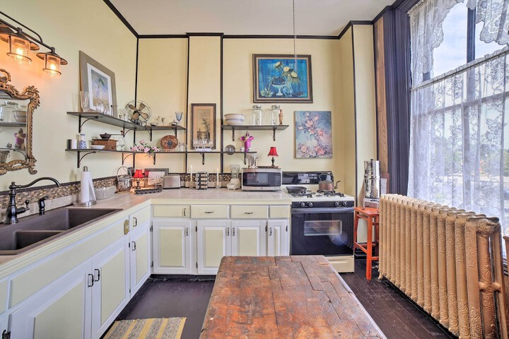 Vintage Apartment in Historic Downtown La Porte