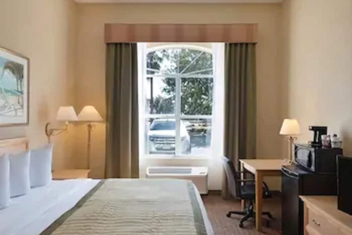 Room 15 of 32