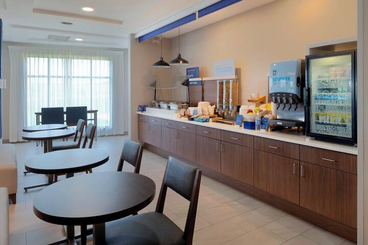 Holiday Inn Express Hotel & Suites Fort Atkinson by IHG