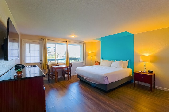 Coast River Inn by OYO Seaside