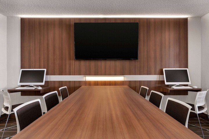 Business Center 22 of 22