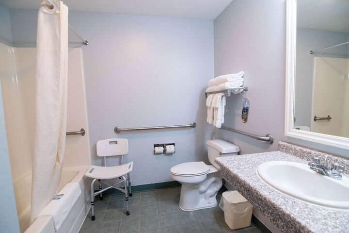 Room 115 of 199