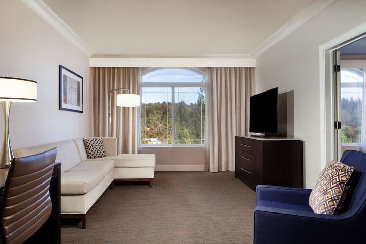 Room 25 of 77