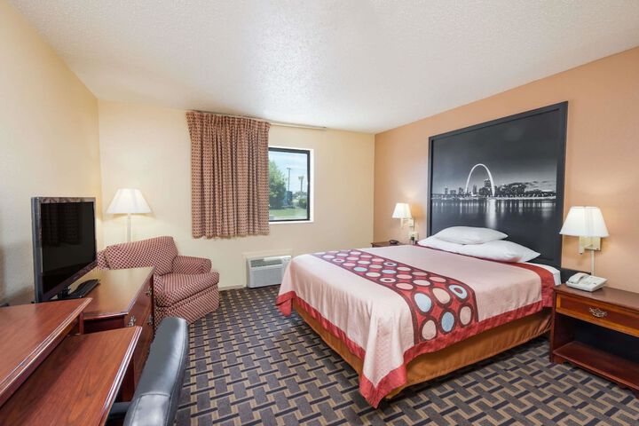 Room 6 of 15