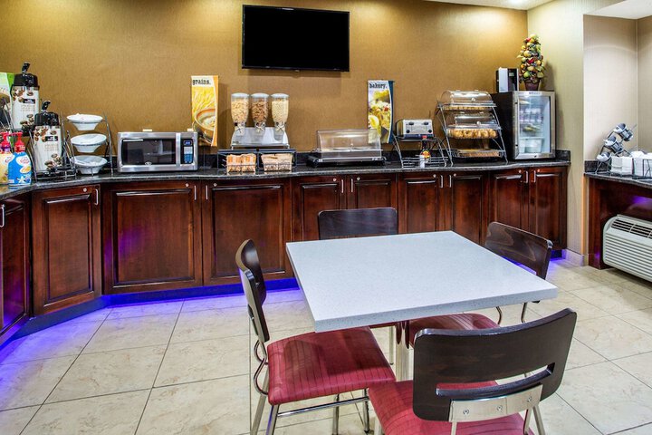 Microtel Inn & Suites by Wyndham Charleston WV