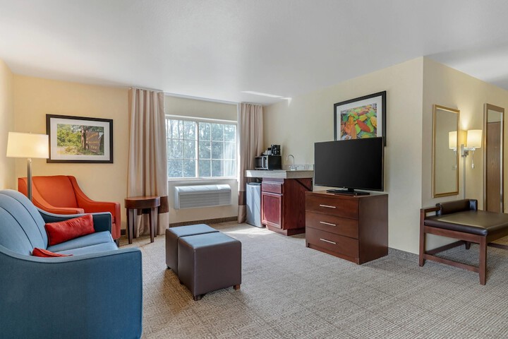 Comfort Suites Lake Geneva East