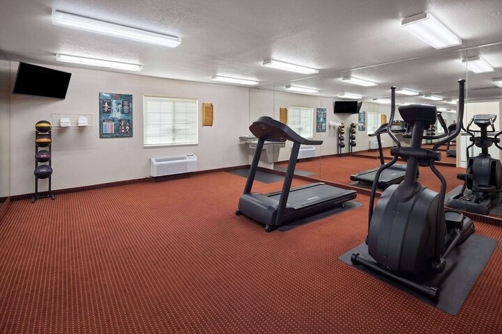 Days Inn & Suites by Wyndham Green Bay WI.