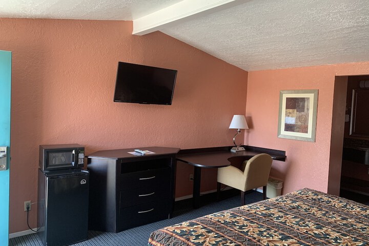 Room 2 of 6