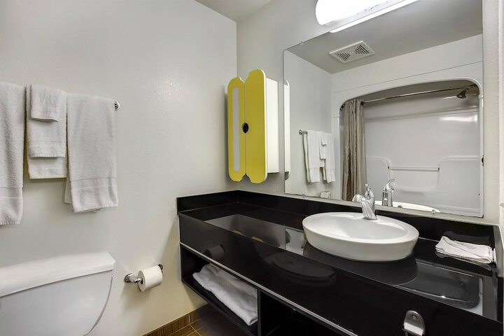 Studio 6 East Brunswick NJ - NYC Area