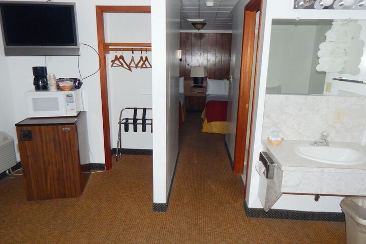 Room 6 of 6