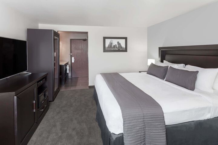Room 5 of 19