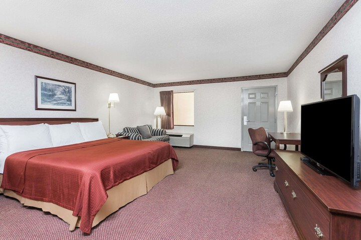 Room 11 of 19
