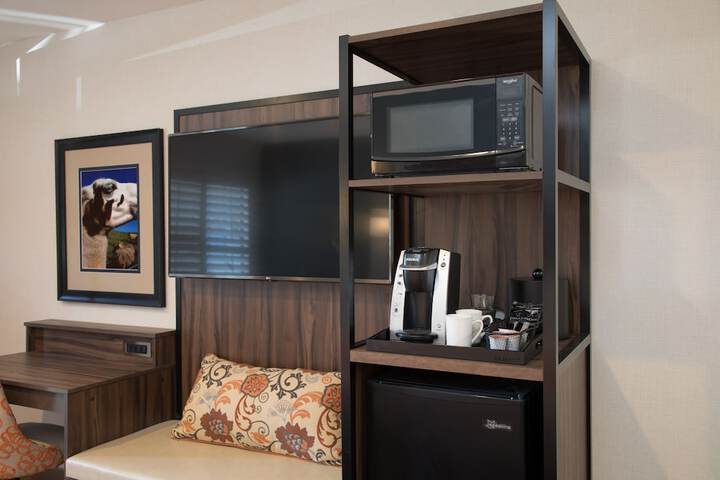 Room 10 of 27