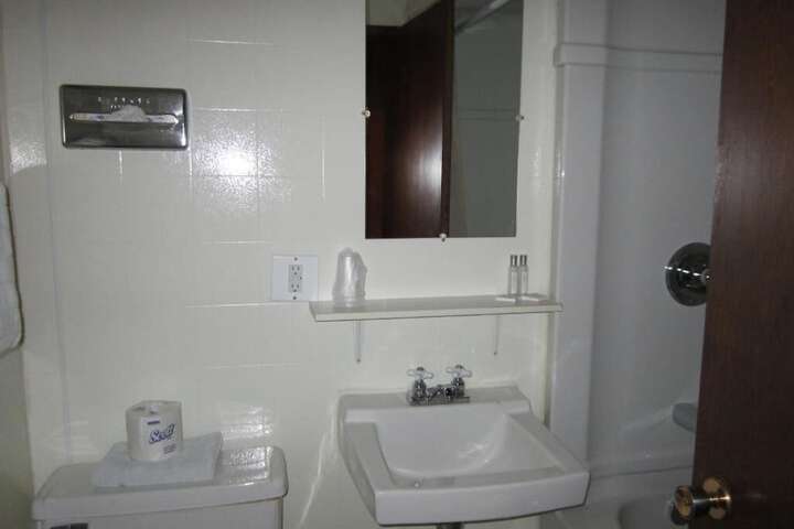 Room 16 of 48