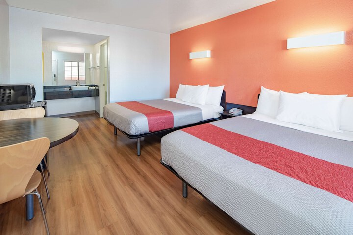 Motel 6 Thousand Oaks CA