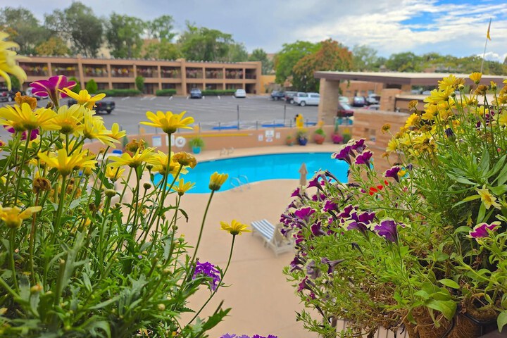 El Sendero Inn an Ascend Collection Hotel