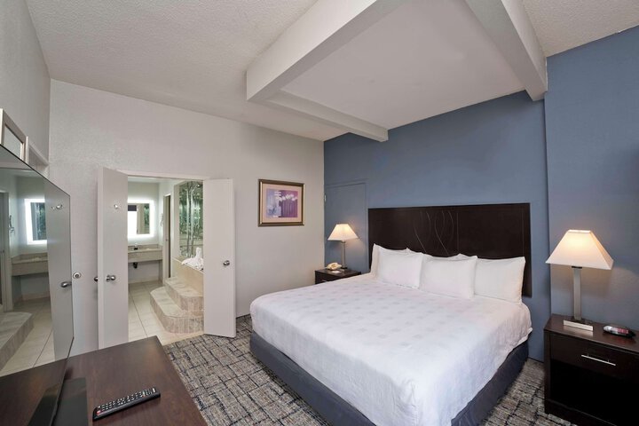 Room 16 of 35