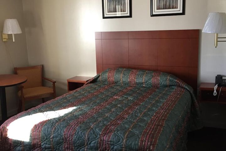 Room 18 of 25