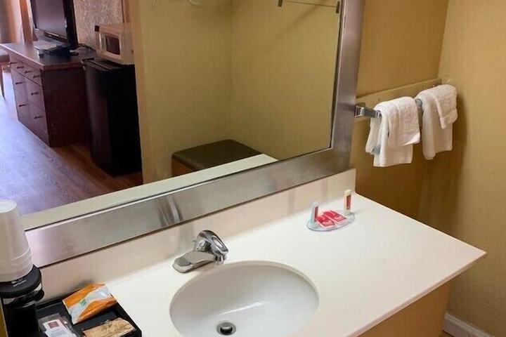 Room 8 of 25