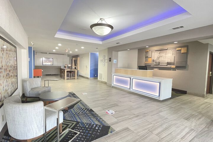 Hotel 7 of 53