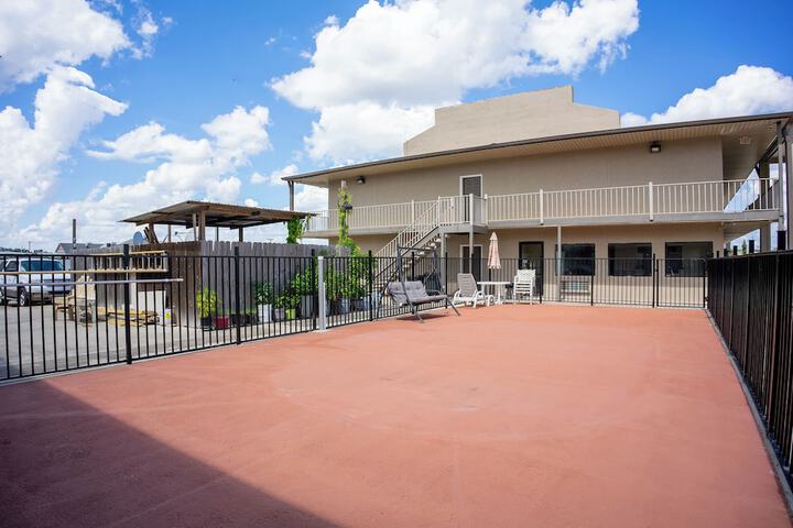 Regency Inn & Suites by OYO Bay City TX