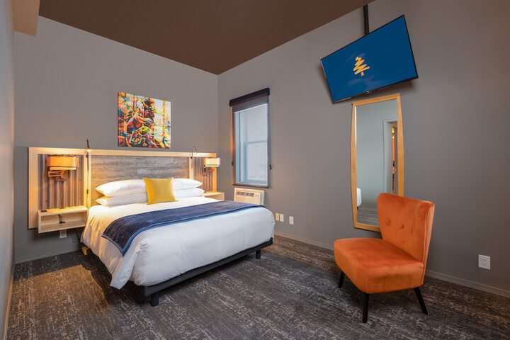 Room 11 of 25