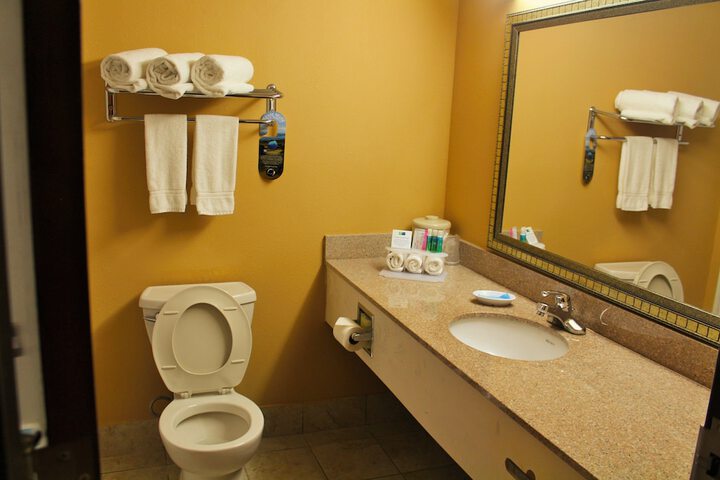 Room 12 of 26