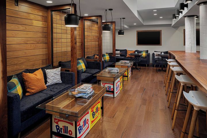 Lounge 95 of 103