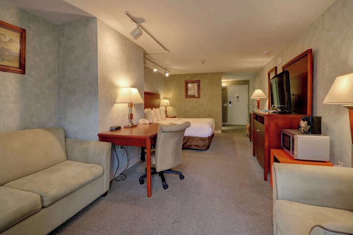 Room 38 of 142