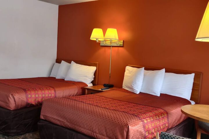 Pinebrook Motel