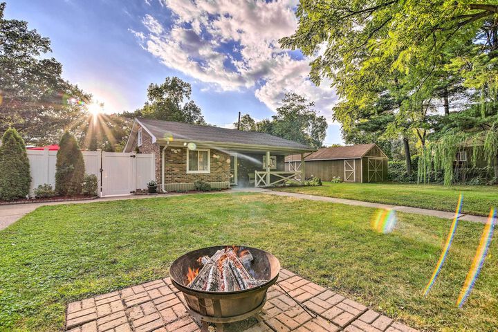 Pet-friendly Taylor Home w / Backyard Oasis!