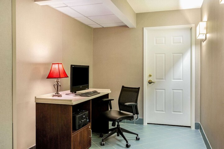 Business Center 29 of 30
