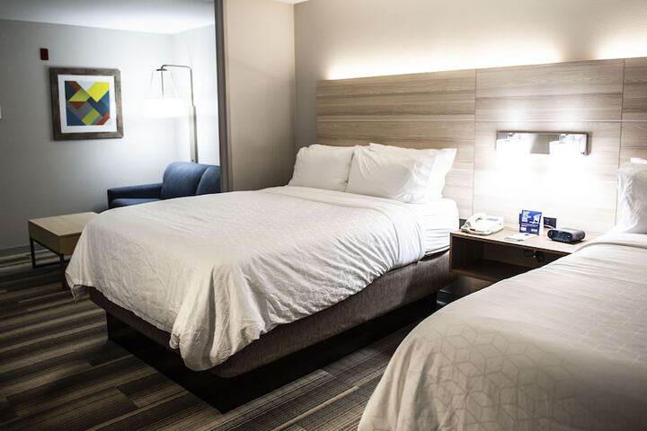 Holiday Inn Express & Suites Sedalia by IHG