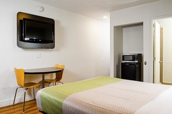 Room 33 of 42