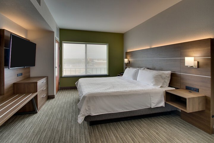 Holiday Inn Express & Suites Waukegan by IHG
