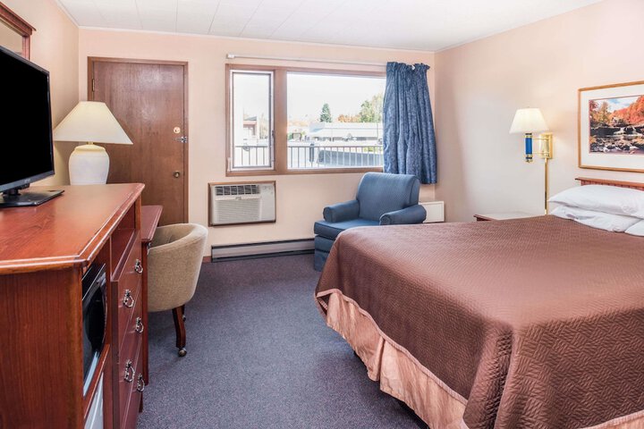 Room 12 of 32