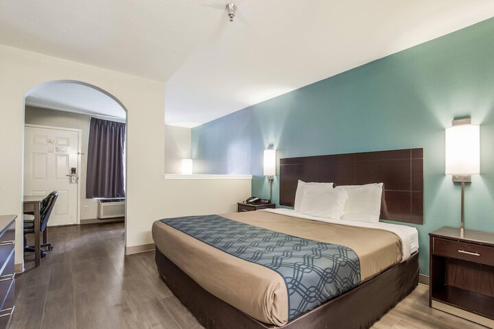 Econo Lodge Inn & Suites Brooks - Louisville South