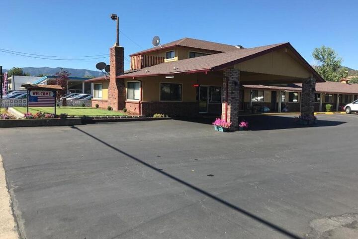 Klamath Motor Lodge