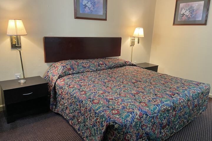 Room 13 of 19