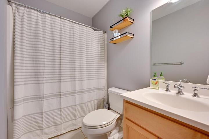 Bright Condo w / Community Perks: Near Ski Quechee!