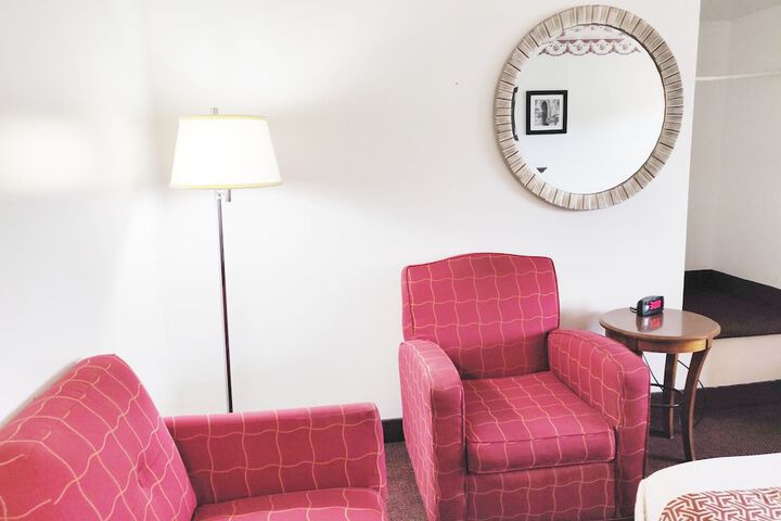 Room 11 of 34
