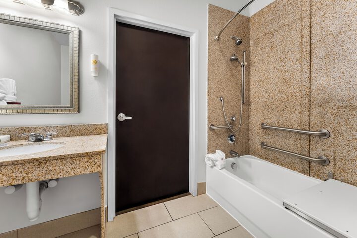 Comfort Inn & Suites Augusta West Near Fort Gordon
