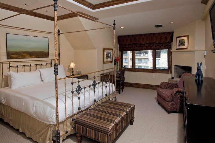 Room 303 of 450