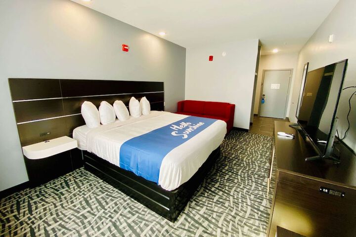 Room 9 of 36