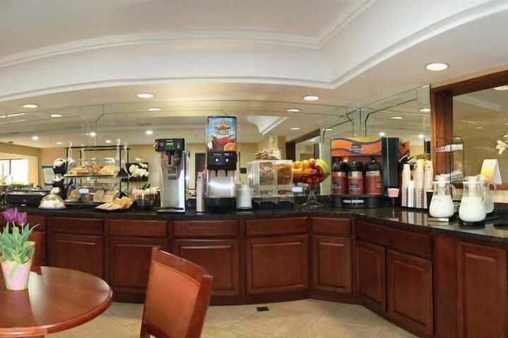 Breakfast/Coffee Service 28 of 32