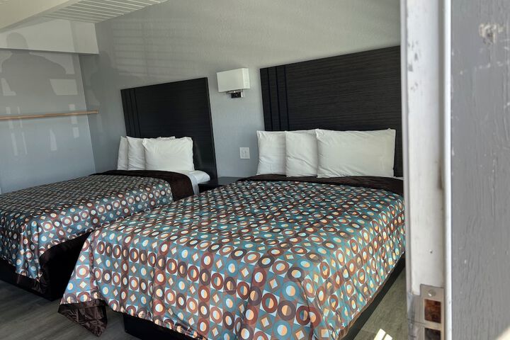 Room 8 of 22