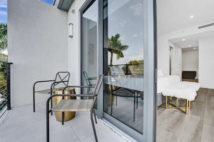 Up East Townhomes by Nomada Residences